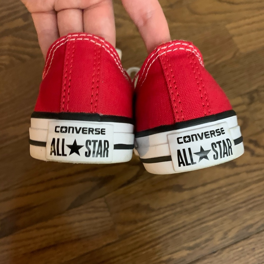 Red converse - Picture 2 of 3